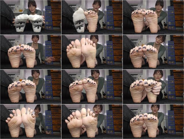Mommy went through all of your stuff and discovered that you have a foot fetish Preview